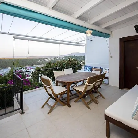 Amazing Triplex With Fantastic Sea View In Golturkbuku